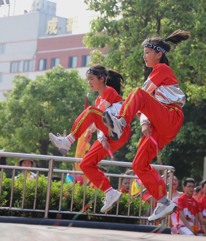 中小学生每天体育锻炼不低于2小时！成都最新政策来了(图8)