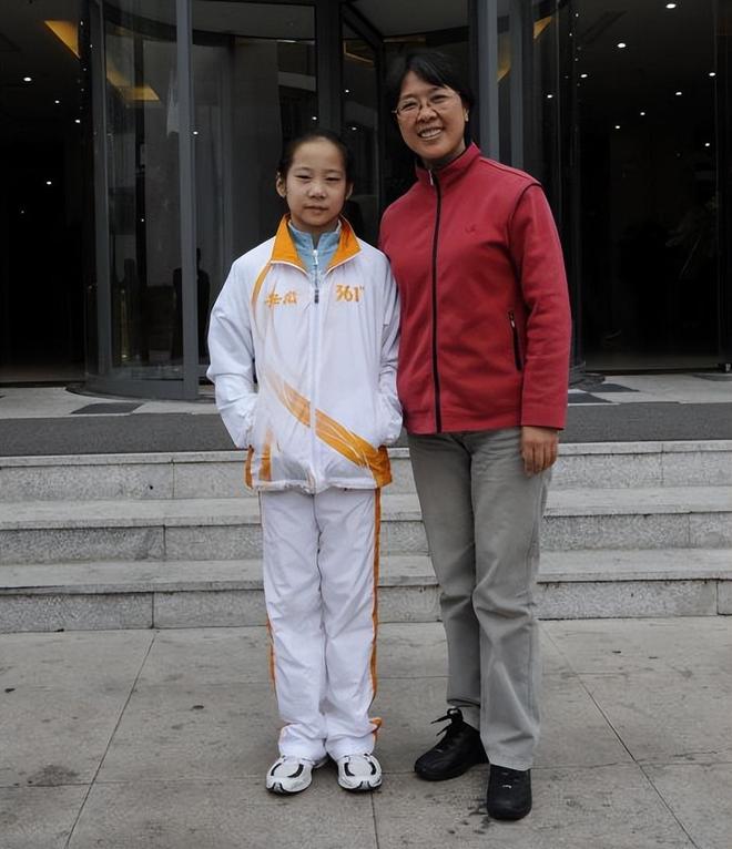 身高仅1米37的奥运冠军20岁迎来二次发育退役多年她过得如何(图8)