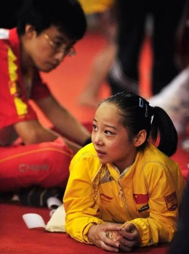 身高仅1米37的奥运冠军20岁迎来二次发育退役多年她过得如何(图13)