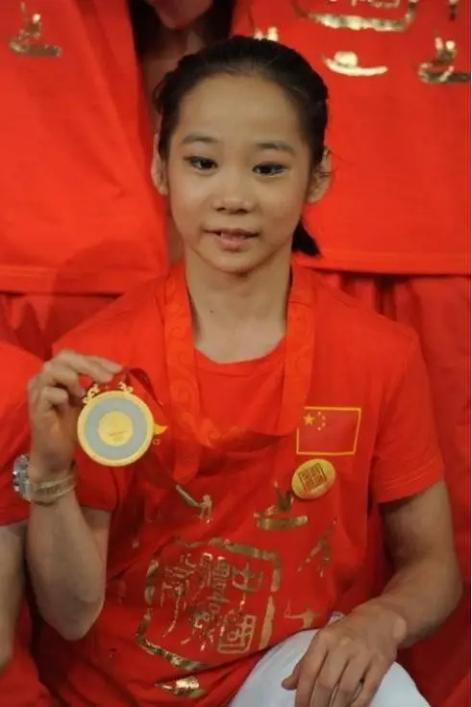 身高仅1米37的奥运冠军20岁迎来二次发育退役多年她过得如何(图14)