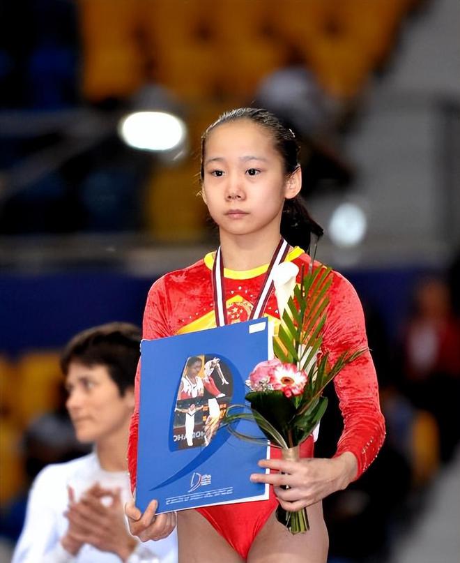 身高仅1米37的奥运冠军20岁迎来二次发育退役多年她过得如何(图10)