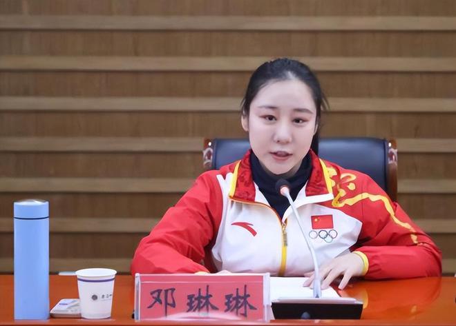 身高仅1米37的奥运冠军20岁迎来二次发育退役多年她过得如何(图27)