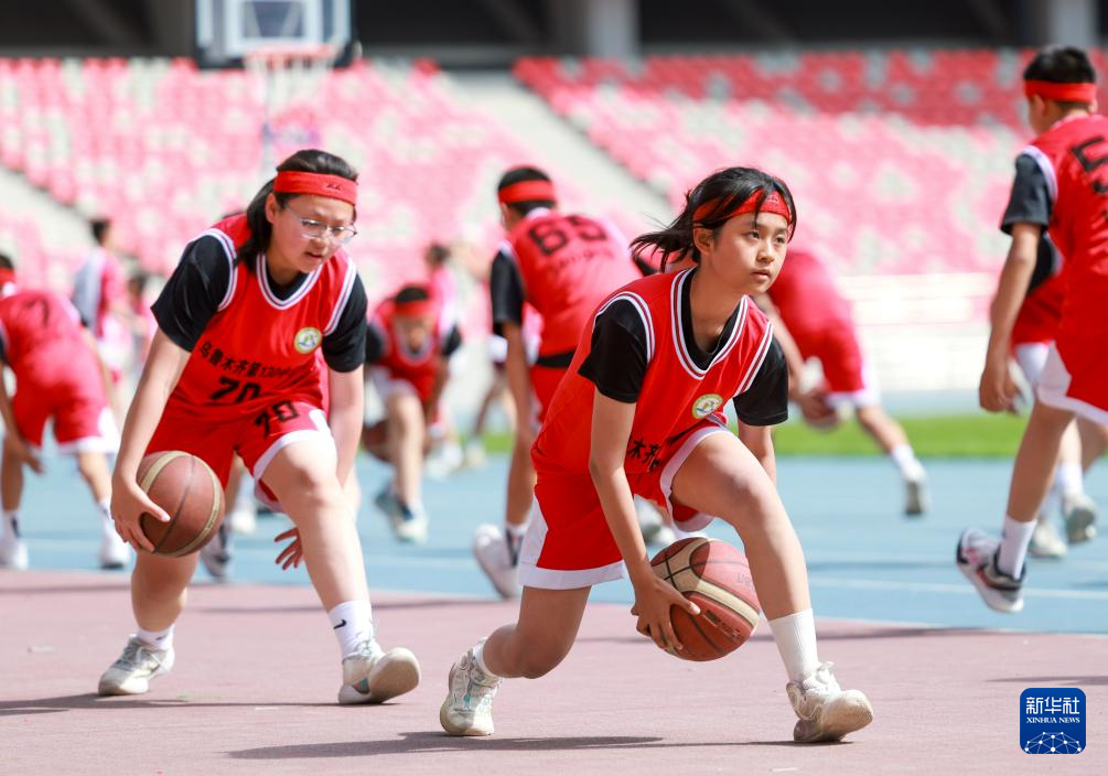 完美体育网站英姿少年展风采(图2)