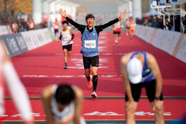 体育）田径——2024北京马拉松赛举行(图7)
