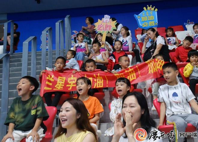 完美体育2025年全国体操锦标赛落幕南宁赛场展现体育热情和传承(图4)