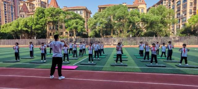 衡阳市香江水岸成龙成章学校易完美体育阳春老师体育研讨课(图3)