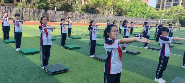 衡阳市香江水岸成龙成章学校易完美体育阳春老师体育研讨课(图2)
