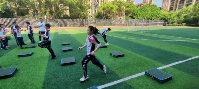 衡阳市香江水岸成龙成章学校易完美体育阳春老师体育研讨课(图9)
