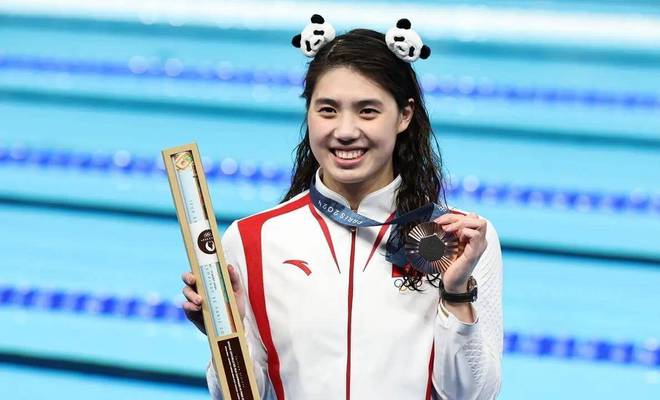 完美体育网站升官了！张雨霏正式上任升任体育学院副院长27岁走向人生巅峰(图2)