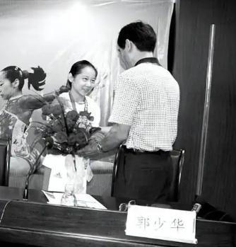 最矮奥运冠军：身高1米37无人追退役后二次发育现今遇到真爱(图2)