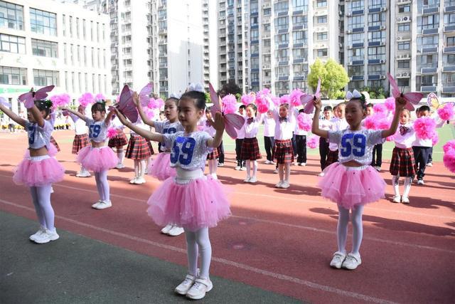 许昌市学府街小学春季运动会：班级特色与体育竞技巧妙融合完美体育(图3)