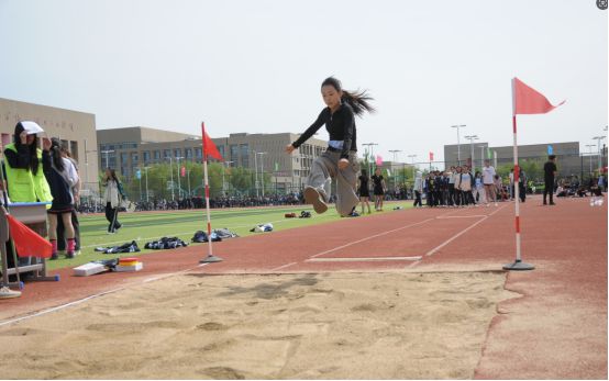 完美体育网站山东省菏泽信息工程学校2025春季田径运动会盛大开幕(图4)