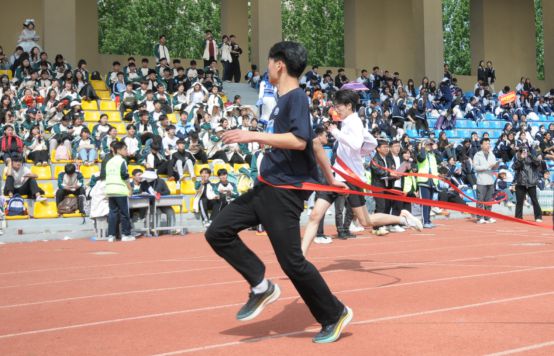 完美体育网站山东省菏泽信息工程学校2025春季田径运动会盛大开幕(图5)