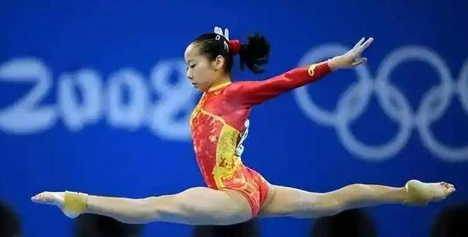 被称为最矮奥运冠军身高仅1米37退役后2次发育的她还好吗？(图4)