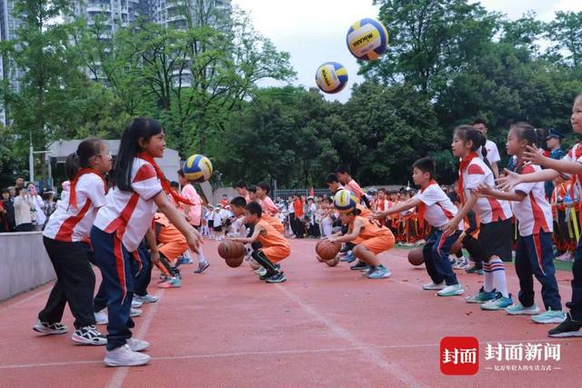 跑酷、轮滑、飞盘……世运会进校园成都娃乐享运动(图4)