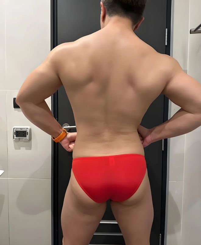 完美体育6个“臀+腿”训练动作强化你的下半身力量！(图2)