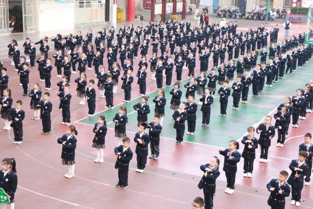 完美体育利州区南街小学2025年春季田径运动会暨广播体操比赛圆满落幕(图2)