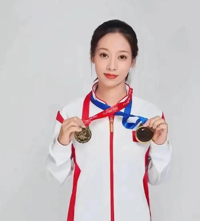 吴柳芳时隔三个月回归！告别舞蹈模仿李子柒完美体育风格一天涨粉24万(图2)