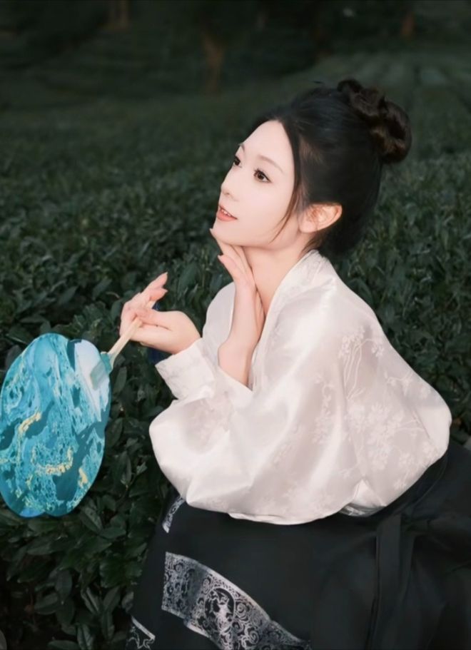 吴柳芳时隔三个月回归！告别舞蹈模仿李子柒完美体育风格一天涨粉24万(图7)