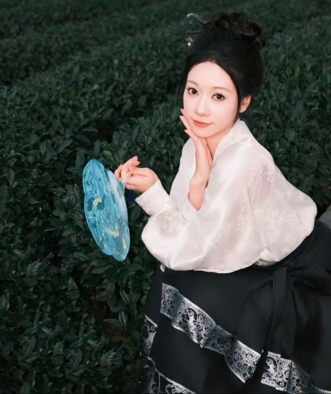 吴柳芳时隔三个月回归！告别舞蹈模仿李子柒完美体育风格一天涨粉24万(图6)