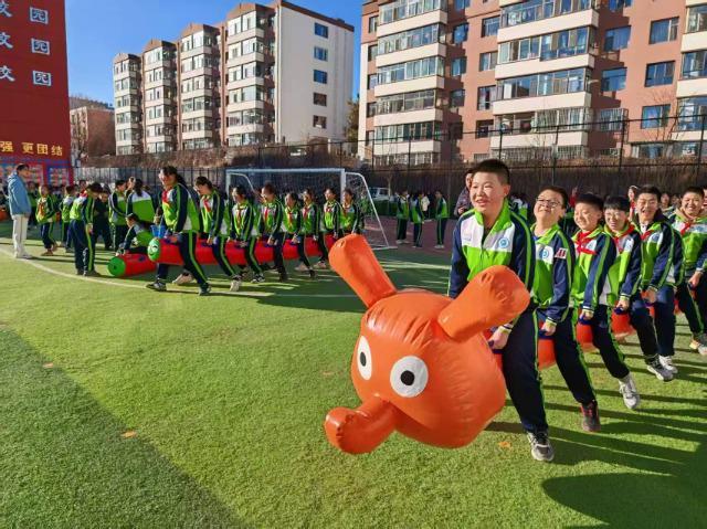 内蒙古鄂尔多斯东胜区铁路学校：校园“小空间”体育“大舞台”(图3)