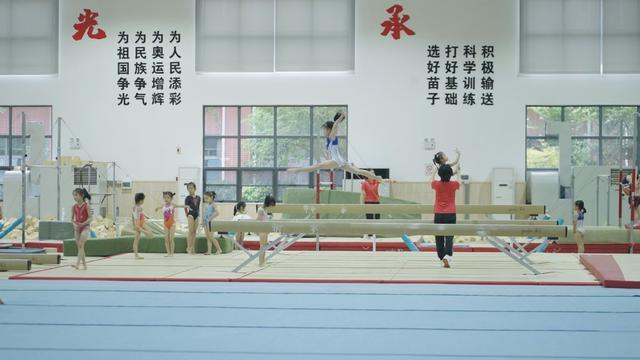 长沙伢子张博恒奥运会摘银：小时候爱哭鼻子如今作为体操队长完美体育登上领奖台(图3)