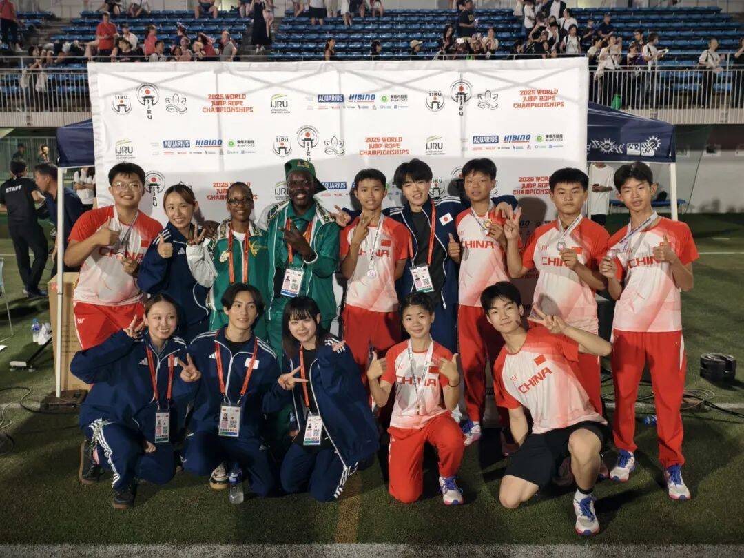 完美体育文昌锦山中学跳绳队夺冠密码：一根彩绳撬动乡村教育的蝶变之路(图6)