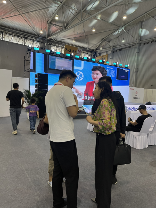 完美体育网站西部跨境电商博览会：焦点领动探索新路径拓展全球市场(图4)