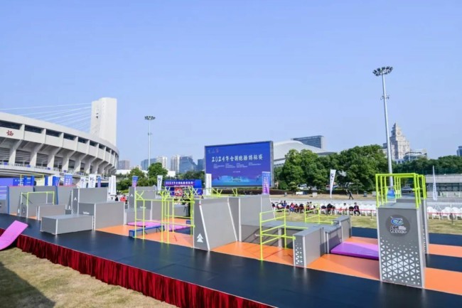完美体育网站提供全部赛事器材——泰山体育助力2024全国跑酷锦标赛(图2)