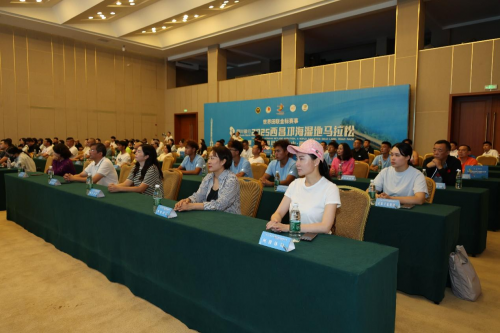 金标“西马”畅跑西昌11月1日四川银行2025西昌邛海湿地马拉松18000人热力开跑