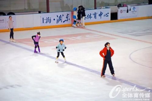 完美体育网站闯发育关女运动员一首残酷的诗(图3)
