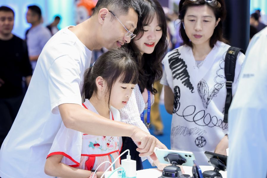 21特写｜这届深圳年轻人用AI“重做”全球生活(图6)