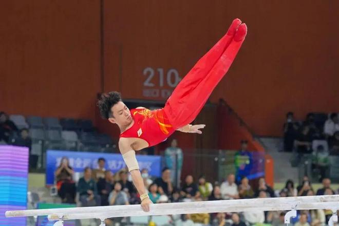 地表最强双杠！宜宾运动员邹敬园拿下三连冠(图2)