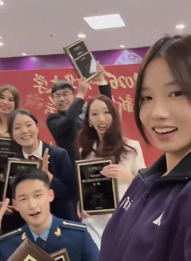 大满贯！23岁美女学霸当选清华年度人物比肩庞众望真实身份曝光(图2)