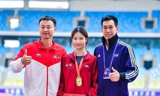 大满贯！23岁美女学霸当选清华年度人物比肩庞众望真实身份曝光