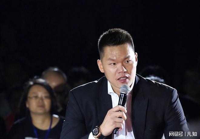 命苦的体操女神：遭富豪丈夫背叛儿子眼睁睁被抢最终净身出户完美体育(图8)