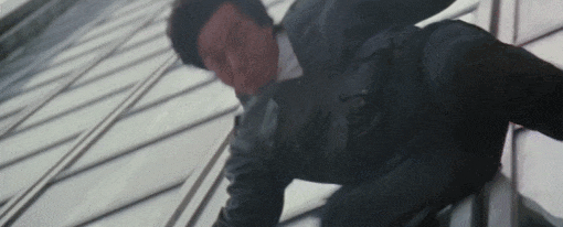 71岁成龙加拿大与友人吃海底捞戴着老花镜夹菜看酸了多少人！完美体育(图14)