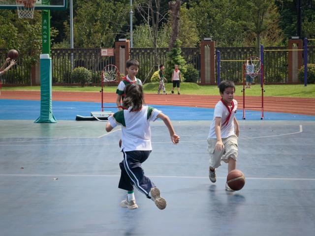 如何激发运动兴趣？创新“午间运动超市”｜学生每天综合体育活动2小时③(图1)