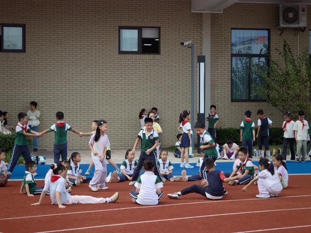 如何激发运动兴趣？创新“午间运动超市”｜学生每天综合体育活动2小时③(图2)