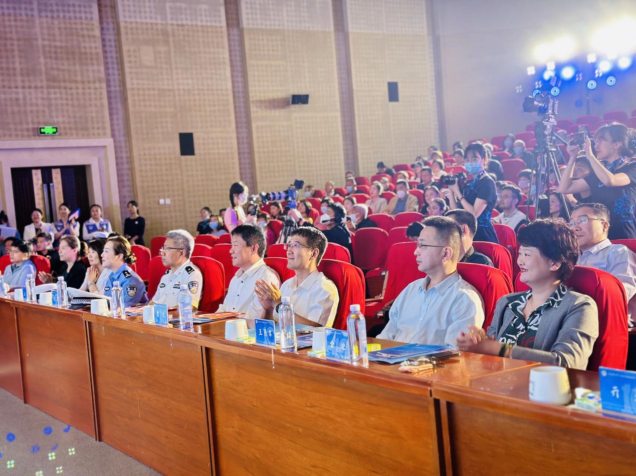 赴一场画展之约！历下区紫苑幼教集团举行十周年园庆活动(图2)