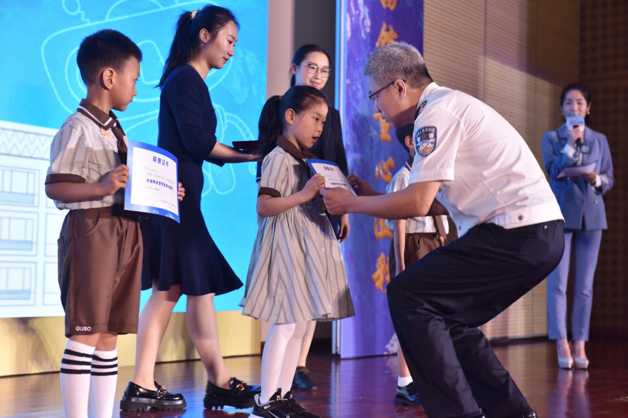 赴一场画展之约！历下区紫苑幼教集团举行十周年园庆活动(图9)