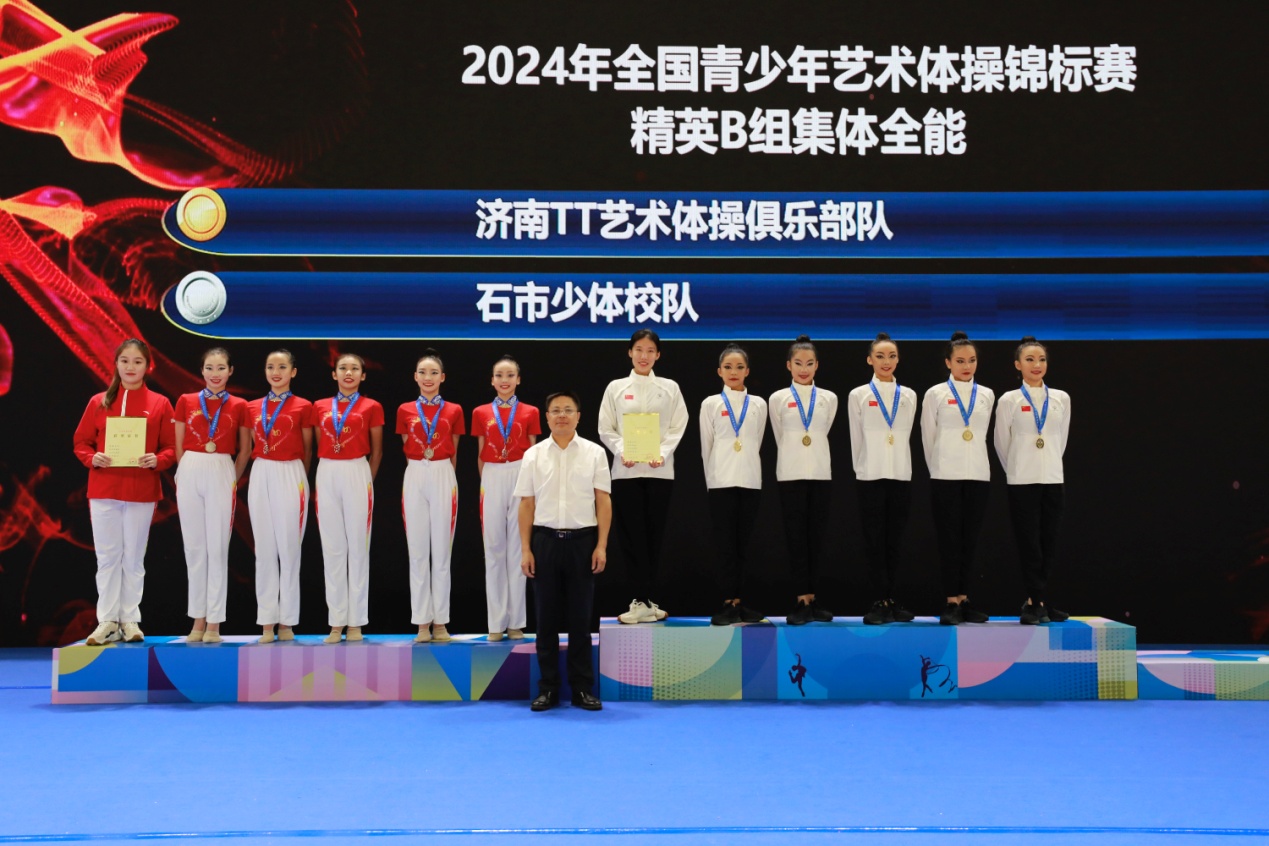 完美体育网站山东师范大学第二附属中学新生张艺馨斩获全国艺术体操锦标赛冠军(图2)