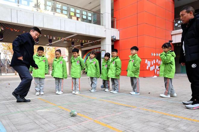 “宝藏校长”杨振德：让全校学生近视率3年下降12%肥胖率下降9%致敬体育教师(图2)