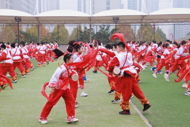 “宝藏校长”杨振德：让全校学生近视率3年下降12%肥胖率下降9%致敬体育教师(图3)