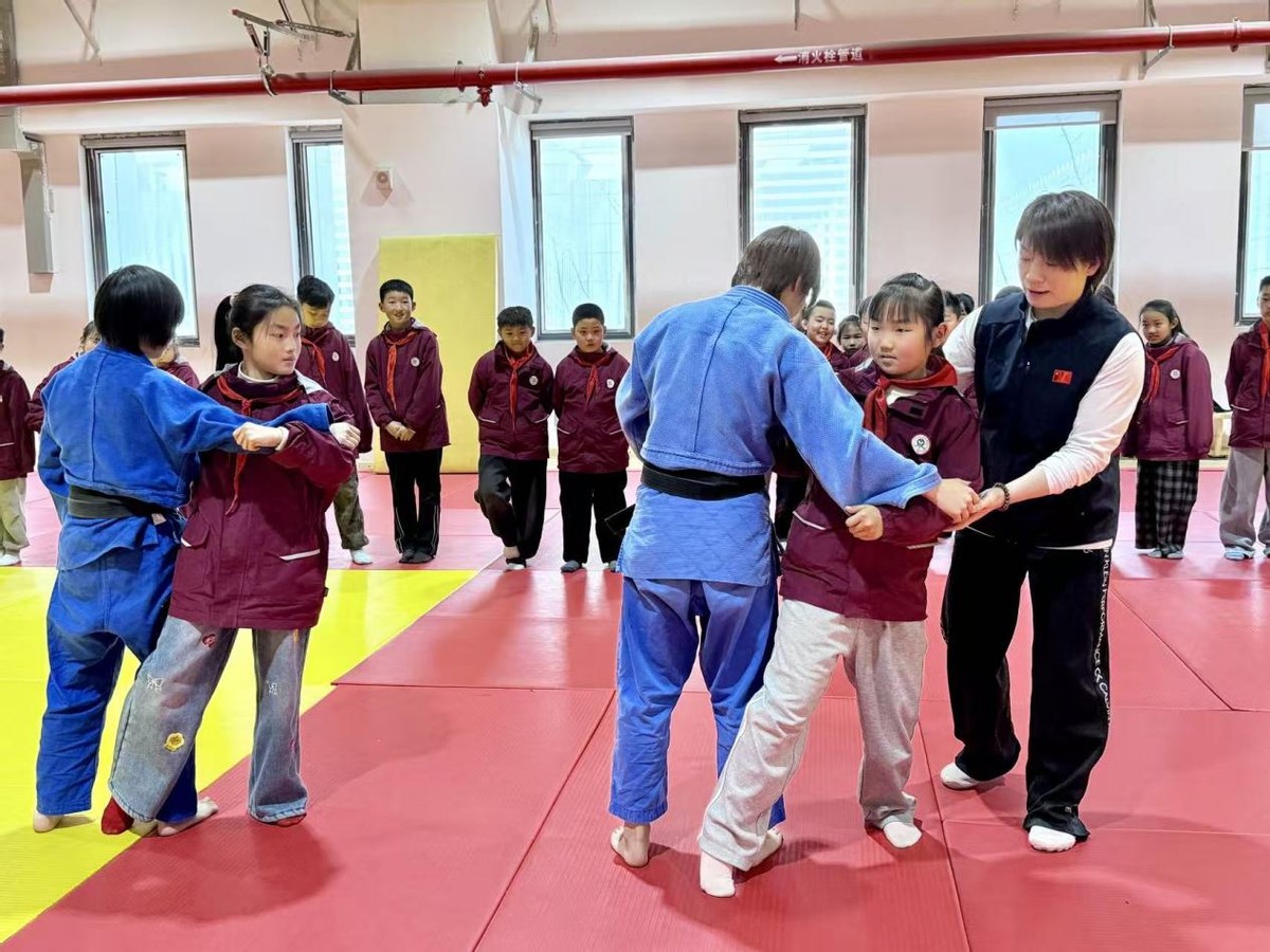 完美体育网站浐灞国际港：校园新程多元绽放立德树人聚力前行(图10)