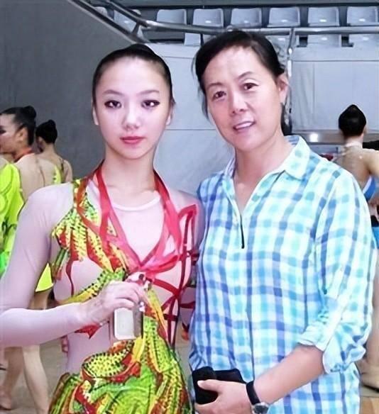 她被誉为体坛第一美女身材傲人不输潘晓婷18岁就与杨鸣谈恋爱(图4)