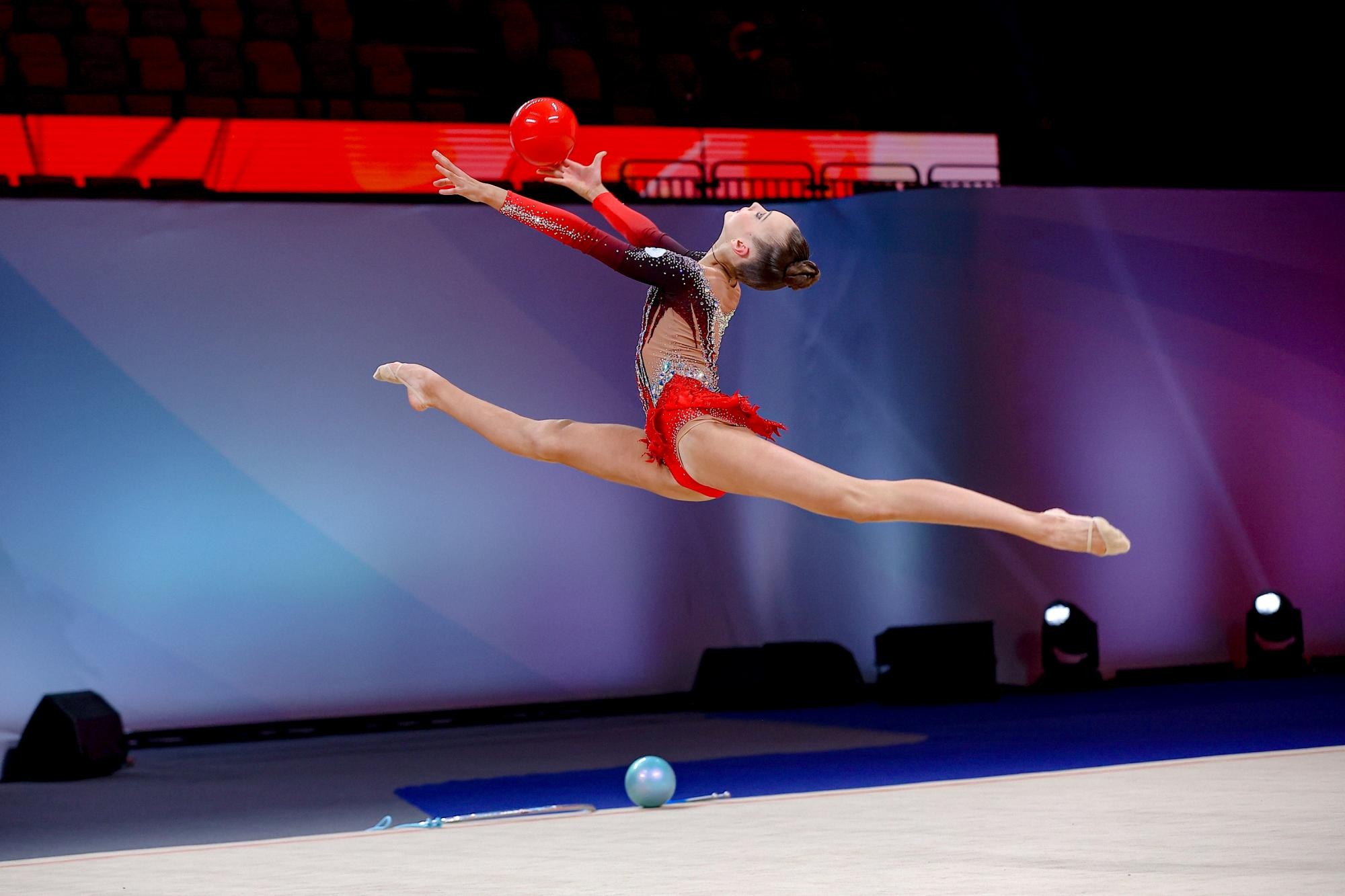 完美体育网站“优雅天使杯”联袂北京TOP国际公开赛全新品牌国际艺术体操邀请赛今日开幕(图3)