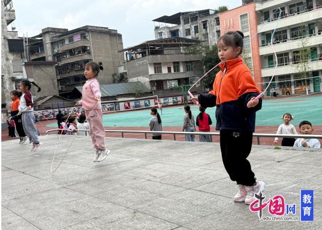 春潮涌动赛场少年逐梦飞扬宜宾江安东城小学田径运动会圆满落幕(图2)