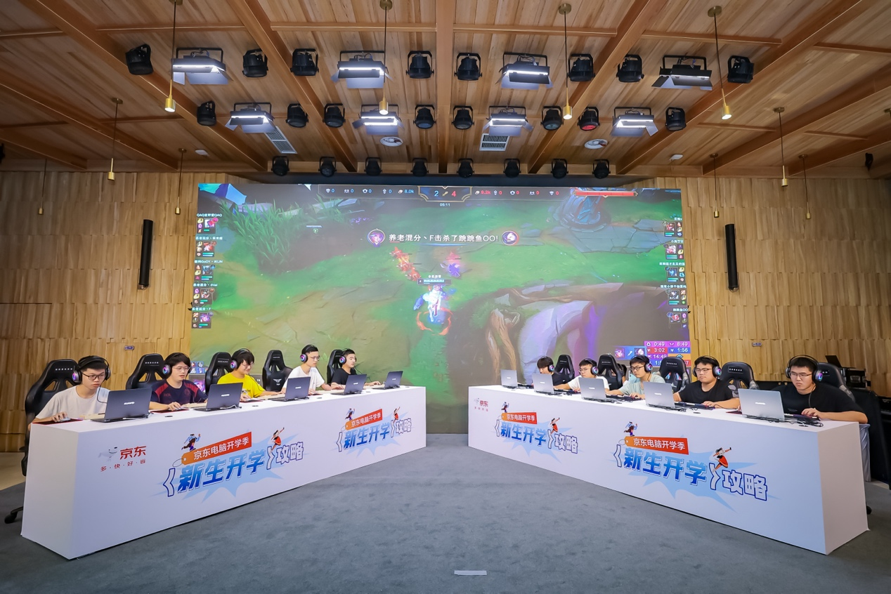 完美体育超能星光派对华为MateBookGT14进校园凭实力迎接挑战(图3)