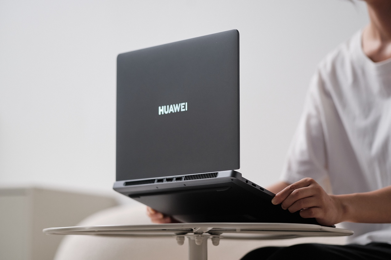 完美体育超能星光派对华为MateBookGT14进校园凭实力迎接挑战(图8)